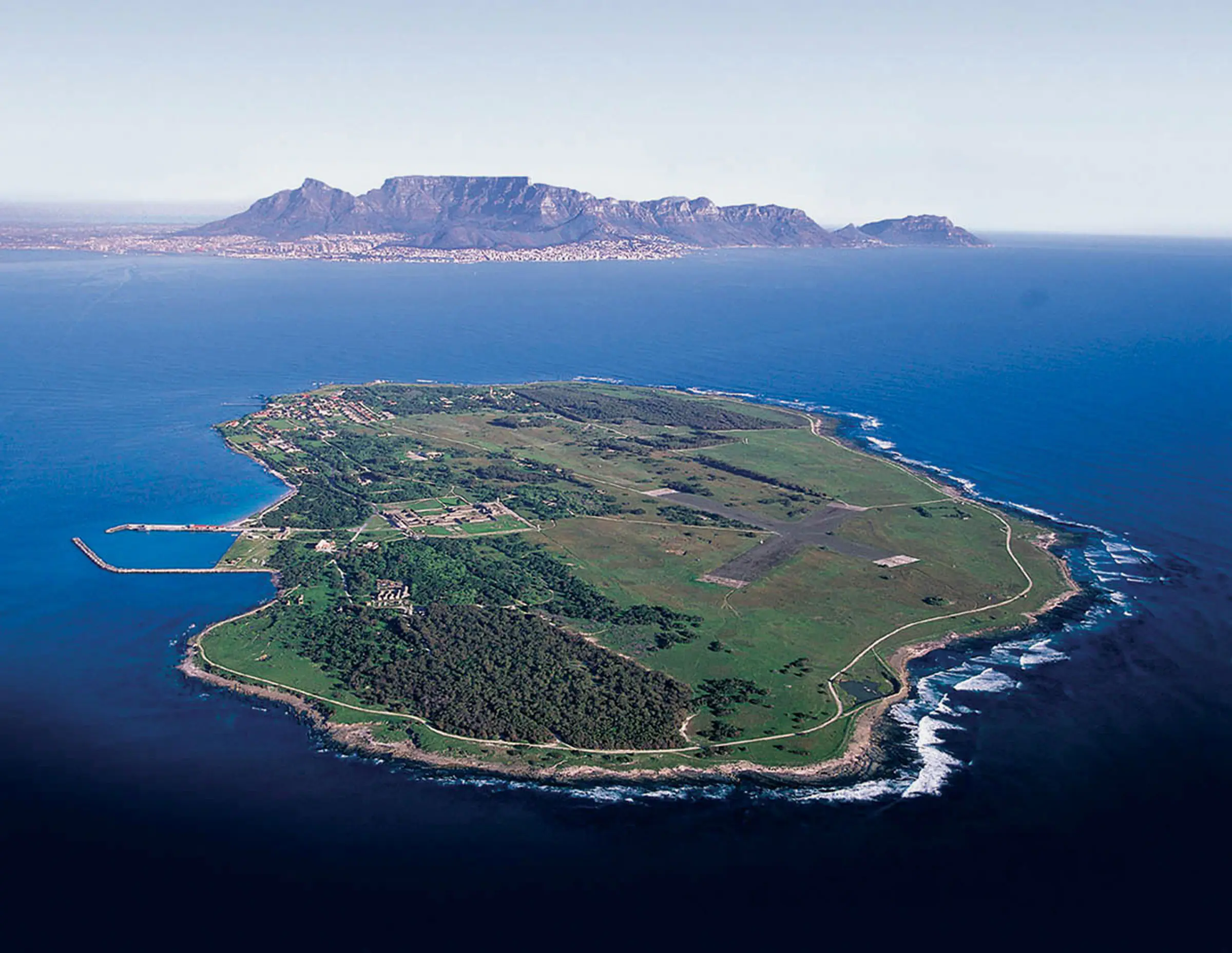 Robben Island Guided Heritage Tour in Robben Island and Nelson Mandela Gateway, Cape Town, South Africa